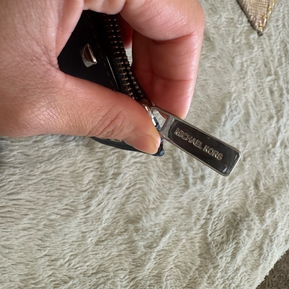 2 Michael Kors wristlets - Picture 15 of 16